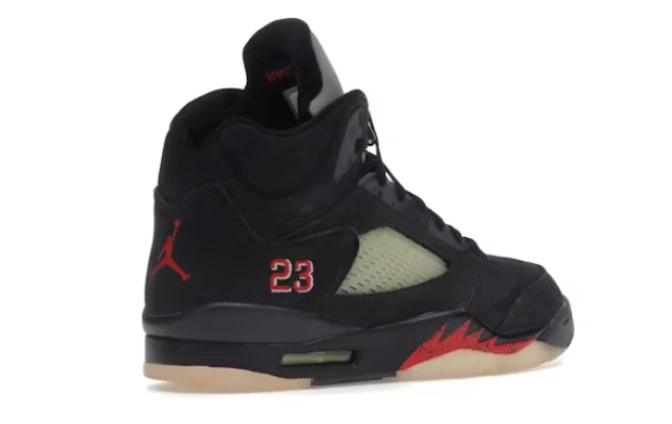 (W) DB9818-001 6 Black Jordan SD Retro Triple 0630